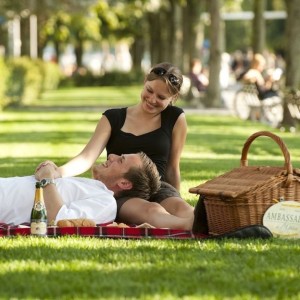 pique-nique-romantique-au-bord-du-lac-de-zurich-gourmet